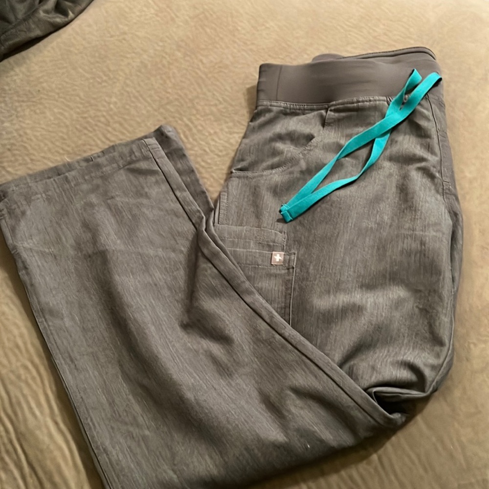 Figs Kade cargo scrub pants graphite size small petite